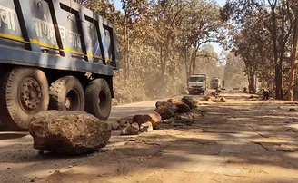 କାମ ସରିନି, କିନ୍ତୁ ରାସ୍ତା ଫାଟି ଗଲାଣି