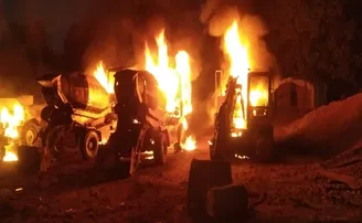 ୫ ଗାଡି ଜାଳିଦେଲେ, ସୁପରଭାଇଜରଙ୍କୁ ଟେକିନେଲେ