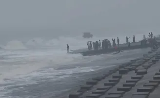 ପଶ୍ଚିମବଙ୍ଗ ମୁହାଁ ‘ଜୱାଦ୍’, ପାରାଦୀପରେ ପ୍ରବଳ ଛେଚିଲା