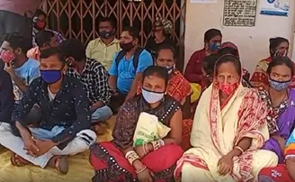 ଭୋଟର ତାଲିକାରେ ନାଁ ନଥିବାରୁ ନିର୍ବାଚନ ଅଧିକାରୀଙ୍କୁ ତାଲା ପକାଇ ଦେଲେ