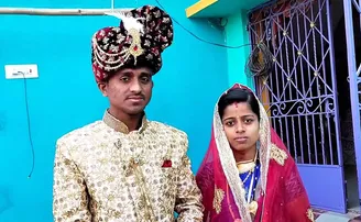 ବାହାଘରର ଦୁଇଦିନ ପରେ ସରପଞ୍ଚ ପ୍ରାର୍ଥୀ, ଏବେ ସ୍ୱାମୀ ସହ ଘରକୁ ଘର ବୁଲୁଛନ୍ତି