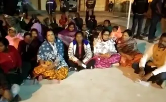 ଥାନା ଆଗରେ ଧାରଣାରେ ବସିଲେ କୁସୁମ ଟେଟେ