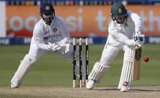 ଟାର୍ଗେଟ୍ ୨୪୦, ଦକ୍ଷିଣ ଆଫ୍ରିକା ୧୧୮/୨