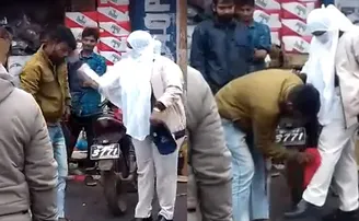 ପ୍ୟାଣ୍ଟ ସଫା କରିବାକୁ ବାଧ୍ୟ କଲେ, ପରେ ଗାଲକୁ ବଜେଇଲେ କନଷ୍ଟେବଳ