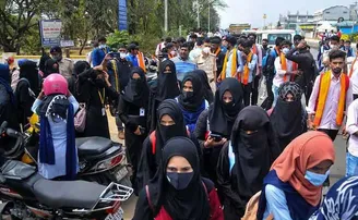 ହିଜାବ ବିବାଦ: ୧୬ରୁ ସବୁ କଲେଜ ଖୋଲିବାକୁ ନିର୍ଦ୍ଦେଶ