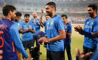 ପୁଣି ଟସ୍ ହାରିଲେ ରୋହିତ୍, ଡେବ୍ୟୁ କଲେ ଆଭେଶ ଖାନ୍