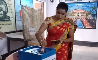 ଆଜି ଚତୁର୍ଥ ପର୍ଯ୍ୟାୟ ନିର୍ବାଚନ: ସକାଳ ୭ଟାରୁ ଚାଲିଛି ଭୋଟ୍ ଗ୍ରହଣ