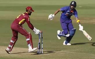 ରୋହିତ୍ ଓ ବିରାଟ୍ ଫେଲ୍, ଭାରତ ୨୩୭/୯