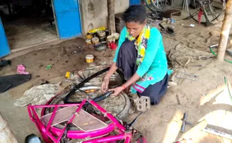 ITI ପାସ୍ କରିଥିଲେ, ଏବେ ବାପାଙ୍କ ସାଇକେଲ ମରାମତି ଦୋକାନ ସମ୍ଭାଳୁଛନ୍ତି