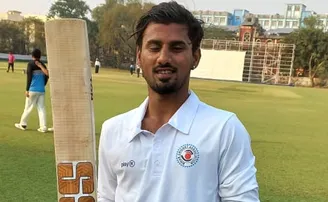 ପଦାର୍ପଣରେ ବିଶ୍ୱ ରେକର୍ଡ, ମାରିଲେ ତ୍ରିଶତକ