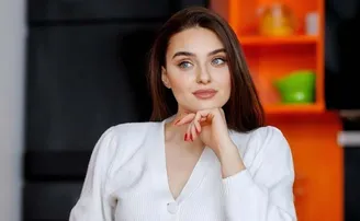 ଦେଶ ଛାଡିଲେ ୟୁକ୍ରେନ୍‌ ସୁନ୍ଦରୀ