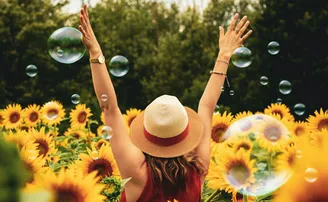 ମୁଁ ନାରୀ, ହସିବାକୁ ଚାହେଁ...