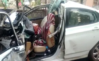 ଟ୍ରକ୍‌କୁ ପିଟି କାର୍‌ ଚୁରମାର; ଆଖି ବୁଜିଲେ ୫