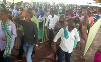 ଶ୍ରୀମନ୍ଦିର ସମ୍ମୁଖରେ ସ୍ଥିତି ଅସମ୍ଭାଳ; ବାରିକେଡ ଭାଙ୍ଗି ଧସେଇ ପଶିଲେ ଭକ୍ତ