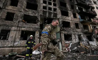 ବିପୁଳ ଟଙ୍କା ଧରି ୟୁକ୍ରେନ୍‌ ଛାଡ଼ୁଥିଲେ ମହିଳା , ସୀମାରେ ଫସିଗଲେ