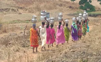 ସ୍ୱାଭିମାନ ଅଞ୍ଚଳର ବିକଳ ଚିତ୍ର; ପାଣି ମୁନ୍ଦାଏ ପାଇଁ ଯିବାକୁ ପଡ଼ୁଛି ମାଇଲ୍‌ ମାଇଲ୍‌ ବାଟ!