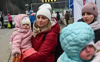 ଯୁଦ୍ଧ ଭିତରେ ଦୁଷ୍କର୍ମ ଭୟ, ଚୁଟି କାଟି ଦେଉଛନ୍ତି ୟୁକ୍ରେନ ଯୁବତୀ