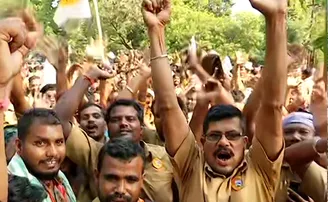 ଲୋୟର ପିଏମଜିରେ ହଜାର ହଜାର ଡ୍ରାଇଭର, କହିଲେ- ଦାବି ପୂରଣ ନ ହେଲେ ରାଜଧାନୀ ଛାଡ଼ିବୁ ନାହିଁ