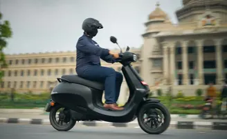 ବଢୁଛି ନିଆଁ ଲାଗିବା ଘଟଣା, ଓଲା ଇଲେକ୍ଟ୍ରିକ୍ ଫେରାଇ ନେବ ୧୪୪୧ଟି ସ୍କୁଟର