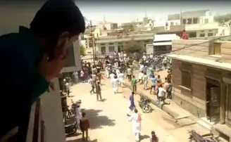 ଇଦରେ ପରସ୍ପରକୁ ପଥର ମାଡ଼ କଲେ ଦୁଇ ମୁସଲିମ ଗୋଷ୍ଠୀ