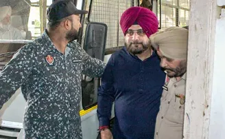 କ୍ରିକେଟର୍‌ରୁ ନେତା ପରେ ଏବେ କିରାଣି ପାଲଟିଲେ ସିଦ୍ଧୁ