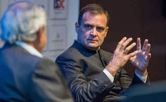 ବର୍ଷିଲେ ରାହୁଲ, କହିଲେ- ବିଜେପି ଚାରିଆଡେ କିରୋସିନ୍‌ ଛିଞ୍ଚିଛି