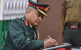 ଚାଇନା ଦୋମୁହାଁ ନୀତି ଆପଣାଉଛି: ସେନାମୁଖ୍ୟ