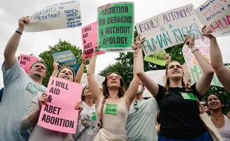 ଗର୍ଭପାତର ସାମ୍ବିଧାନିକ ଅଧିକାର ରଦ୍ଦ, ୫୦ ବର୍ଷ ତଳର ରାୟକୁ ବଦଳାଇଲେ ସୁପ୍ରିମକୋର୍ଟ