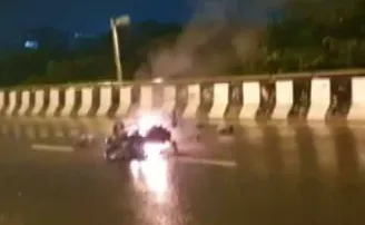 ରାତି ଅଧରେ ରାଜଧାନୀରେ ଅଘଟଣ: ବାଇକ୍‌ ସହ ଜଳିଗଲେ ଯୁବକ