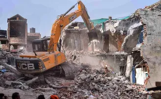 ବୁଲଡୋଜର ଫର୍ମୁଲାକୁ ନେଇ ବିରକ୍ତ ହେଲେ ହାଇକୋର୍ଟ, କହିଲେ କାଲି ସକାଳେ କୋର୍ଟ ରୁମ ବି ଭାଙ୍ଗିଦେବ