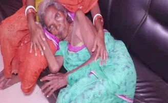 ବଡ଼ ପୁଅର ମିଛ ମାମଲାରେ ଛନ୍ଦିହୋଇ ବାର ଦ୍ୱାର ହେଉଛନ୍ତି ବୃଦ୍ଧା ମାଆ!