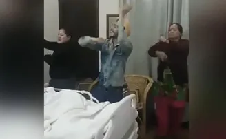 ହସ୍ପିଟାଲ ବେଡ୍‌ରେ ବୃଦ୍ଧ, ଭାଙ୍ଗଡା ନାଚିଲେ ପରିବାର