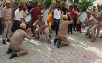 ପୁଲିସ ବାବୁ ବଜାଇଲେ ବୀଣା, 'ନାଗୀନ ଡ୍ୟାନ୍ସ' କଲେ କନଷ୍ଟେବଳ