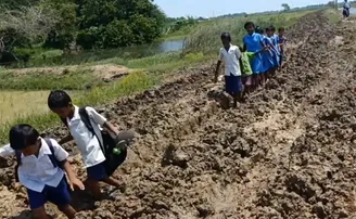 ୭୬ ବର୍ଷ ପରେ ବି ରାସ୍ତାର ଭାଗ୍ୟ ବଦଳୁନି, ପଞ୍ଚାୟତବାସୀଙ୍କ ପ୍ରଶ୍ନ କେବେ ଆସିବ ‘ଅଚ୍ଛେ ଦିନ୍’ ?