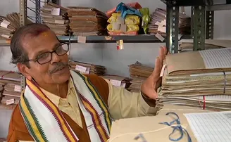 ହୋତା ସାରଙ୍କ ସଂଗ୍ରହାଳୟ: ଯେଉଁଠି ମିଳିବ ଗାଁ ଲୋକଙ୍କ ଜନ୍ମମୃତ୍ୟୁ ପଞ୍ଜିକା