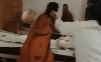 ମହିଳା ରୋଗୀଙ୍କ ଚୁଟି ଧରି ଘୋଷାଡ଼ିଲେ ନର୍ସ