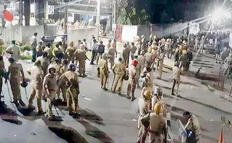 ନିର୍ମାଣାଧୀନ ଆଦାନି ବନ୍ଦରକୁ ବିରୋଧ କରି ହଙ୍ଗାମା, ୩୦୦୦ରୁ ଅଧିକ ଲୋକଙ୍କ ବିରୋଧରେ ମାମଲା