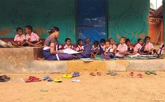 ୧୦ ବର୍ଷ ହେଲା ଘର ବାରଣ୍ଡାରେ ଚାଲିଛି ଅଙ୍ଗନବାଡ଼ି କେନ୍ଦ୍ର