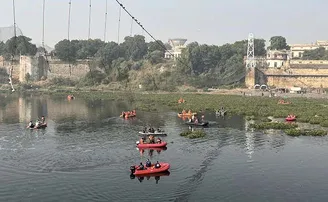 ଝୁଲା ପୋଲ ଦୁର୍ଘଟଣା: ଏବେ ବି ନଦୀ ଭିତରେ ଅନେକ ନିଖୋଜ