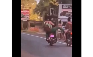 କର୍ମଫଳ: ଚଳନ୍ତା ବାଇକରେ ଅନ୍ୟଙ୍କୁ ଗୋଇଠା ମାରି ନିଜେ ପଡ଼ିଗଲେ