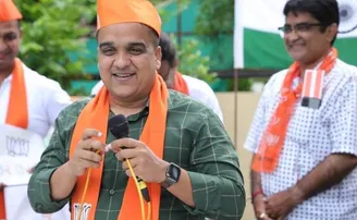 ହର୍ଷ ସାଙ୍ଗଭି ଗୃହମନ୍ତ୍ରୀ, ମୋହନଭାଇ ଦେଶାଇଙ୍କୁ ଅର୍ଥ ବିଭାଗ