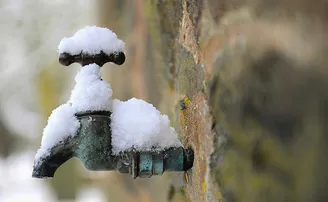 ପାଇପ୍‌ରେ ପାଣି ବଦଳରେ ଆସୁଛି ବରଫ