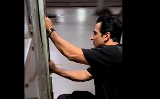 ଟ୍ରେନ୍‌ର ଫୁଟ୍‌ ବୋର୍ଡ଼ରେ ବସି ଫସିଲେ ସୋନୁ ସୁଦ