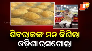 SHIVRAJ-EAT-RASGULLA