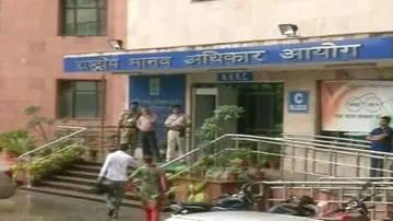 ବାତ୍ୟା ପ୍ରଭାବିତଙ୍କ ପାଖରେ ରିଲିଫ୍‌ ପହଞ୍ଚି ନଥିବାରୁ ରାଜ୍ୟ ସରକାରଙ୍କୁ ନୋଟିସ୍‌