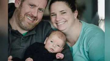 ଜନ୍ମ ହେଲା ଛୁଆର ବୟସ ୨୭ ବର୍ଷ, ମାଆଠାରୁ ଦେଢ଼ ବର୍ଷ ସାନ