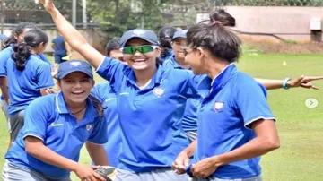 ଫିଲ୍ମ ହିରୋଇନଠାରୁ କମ୍ ନୁହଁନ୍ତି ଏହି ମହିଳା କ୍ରିକେଟର, ଅନୁଷ୍କାଙ୍କୁ କମେଣ୍ଟ କରି ଚର୍ଚ୍ଚାରେ..