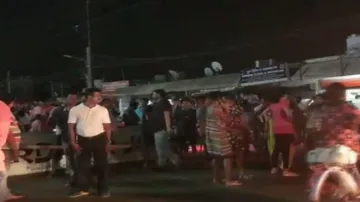 ବିଜୁଳି ସଂଯୋଗ ଦାବିରେ ରାସ୍ତାରୋକ