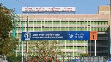 ୧୦ ମହଲା ଛାତରୁ ଡେଇଁ ପଡ଼ିଲେ ଏମ୍ସ ଡାକ୍ତର