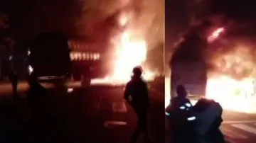 ଜଳିଗଲା ଚଳନ୍ତା ବସ୍‌ !